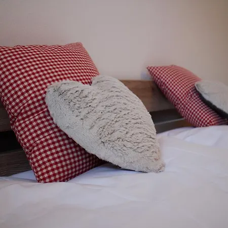 Monika-mellau Self-check-in 24-7 ميلاو